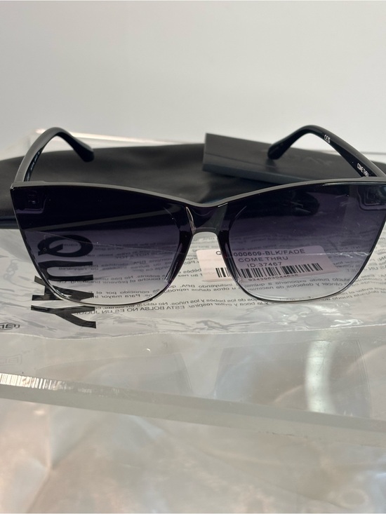 QUAY Come Thru Oversized Sunglasses Black Fade Gradient UV NWT main image 4